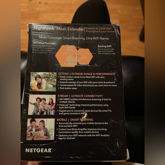 Nighthawk X4 WiFi Mesh Extender - AC2200 - Picture 2 of 3